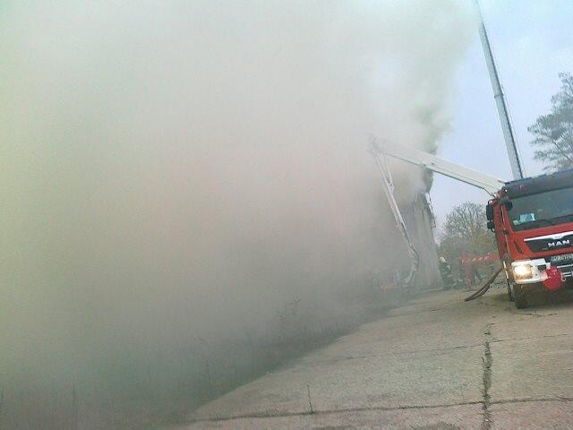 Pożar hali w Kamionkach - 01