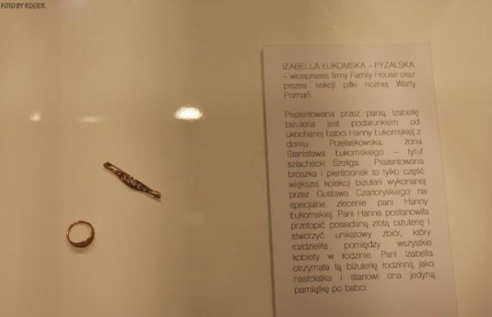 Wśród ukradzionych przedmiotów była biżuteria odziedziczona po babci Izabelli Łukomskiej-Pyżalskiej. 