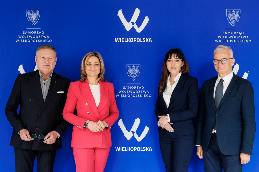 Prezydium Sejmiku Województwa Wlkopolskiego, od lewej Henryk Drzewiecki, Tatiana Sokołowska, Agnieszka Wiśniewska oraz Marek Sowa.jpg