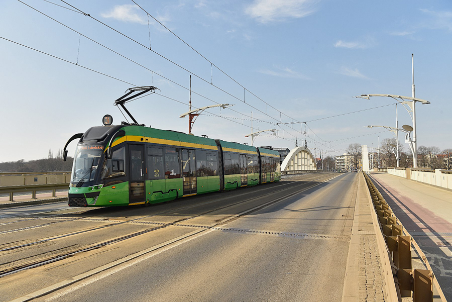 tramwaj na moście św. Rocha